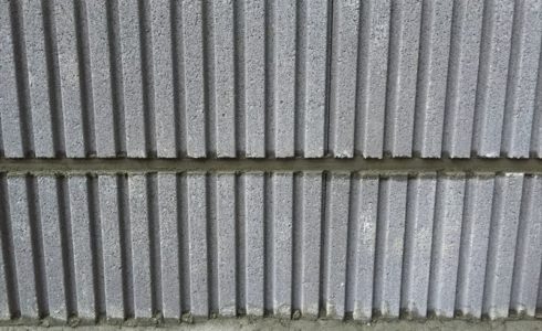 水平がとれている化粧ブロックの施工状況