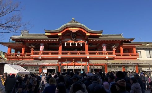 晴天が広がる2020年元旦の千葉神社の