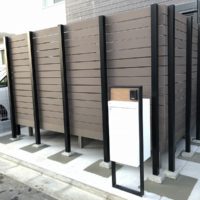 完成した千葉県のアルミ支柱と樹脂フェンス