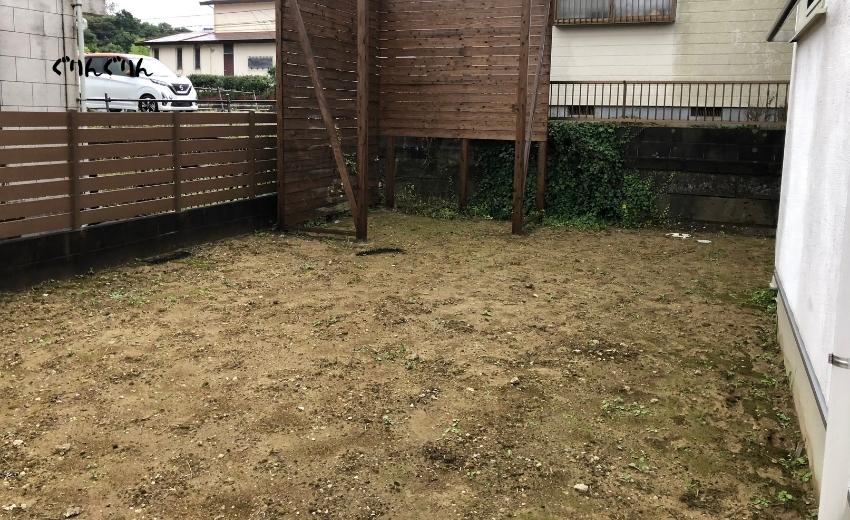 木更津市の新築住宅の手つかずの地面がみえるお庭