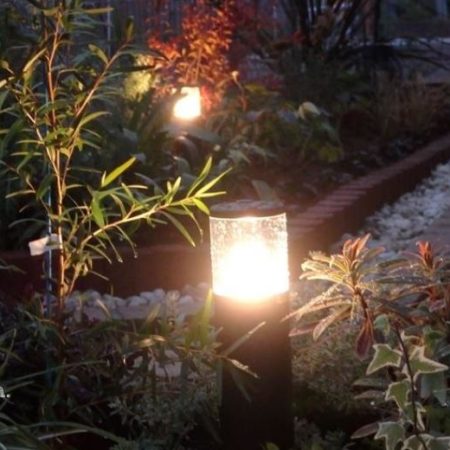 木更津市で施工したレンガ花壇んと人工芝と夜でも楽しめるガーデンライトのナチュラルガーデン