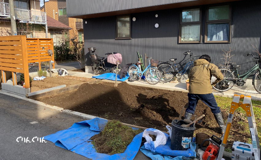 武蔵野市の新築住宅で石の駐車場づくりの地面掘削
