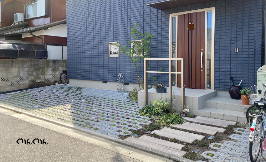 武蔵野市の新築住宅の外構工事から半年後のお庭と駐車場の様子