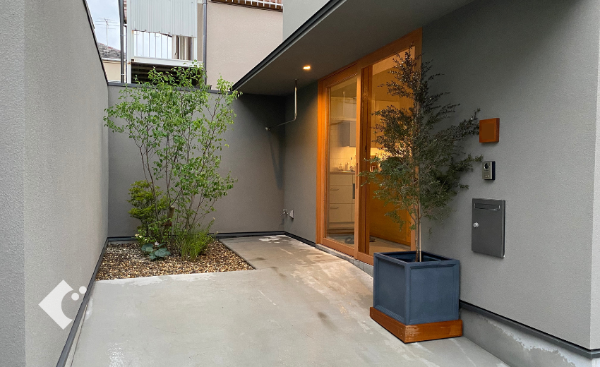 素晴らしい建築家による武蔵野市の新築住宅の植栽